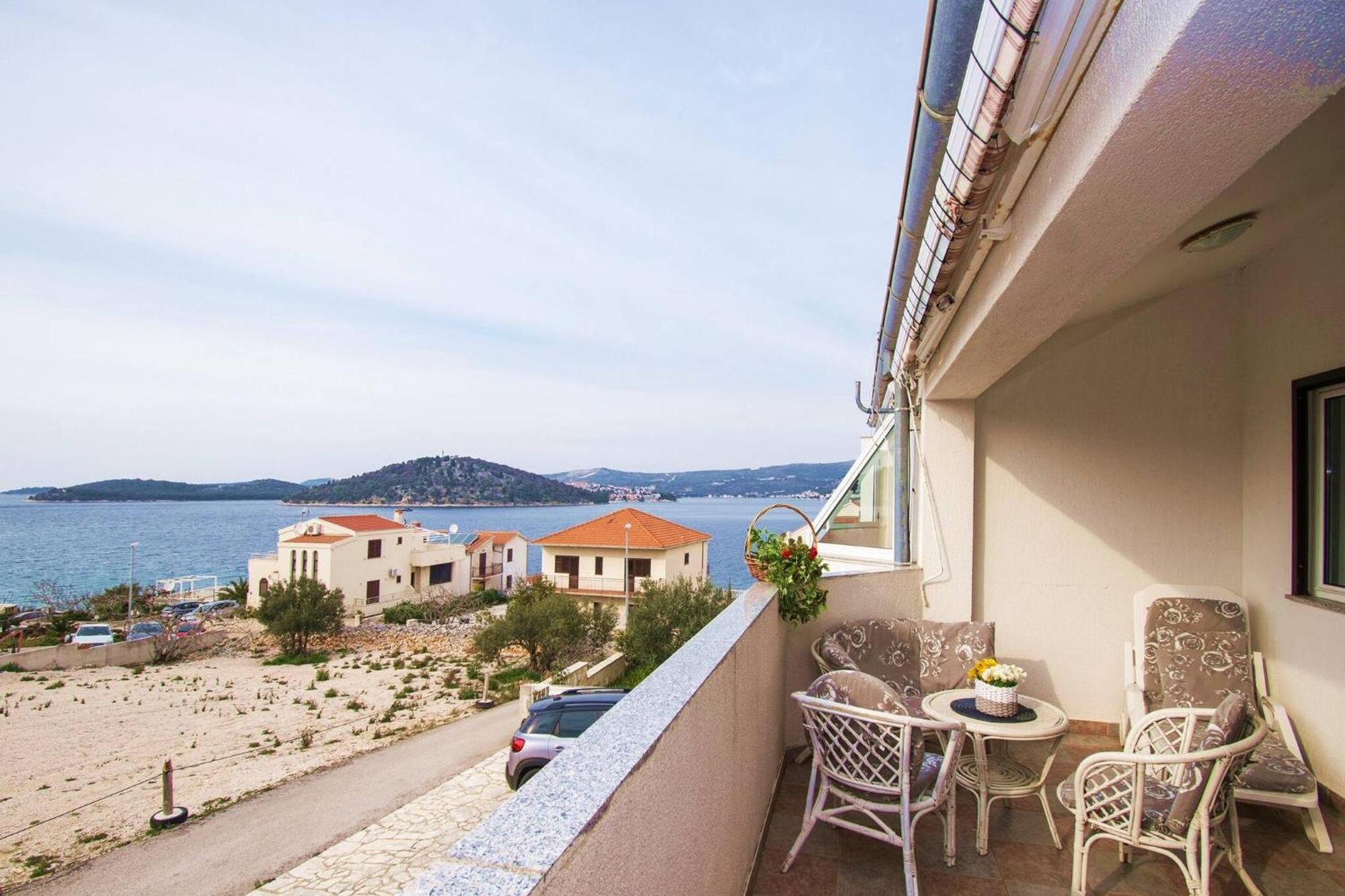 Apartment Meri Razanj With Sea View Esterno foto